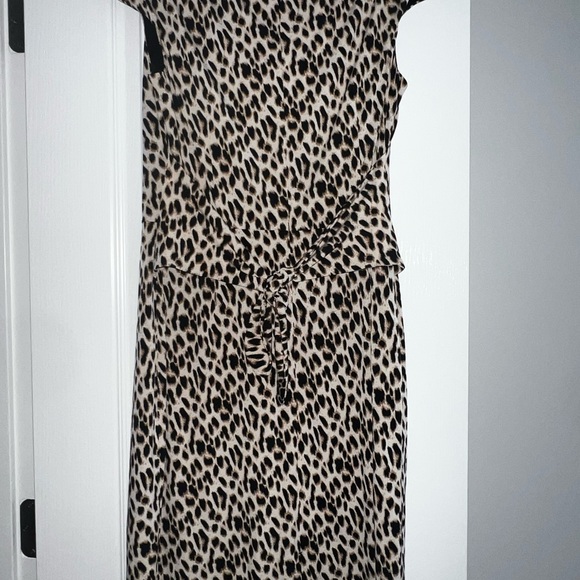 Tahari Dress Size 6 Sheath Animal Print Pleated Neck Stretch Cap Sleeve Career - Picture 4 of 4